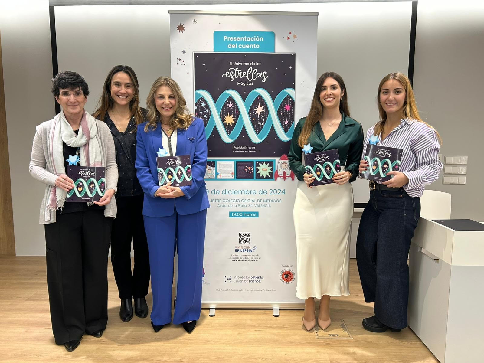 Mª del Mar Durán (UCB Cares), Raquel Contreras (Patient Experience Manager en UCB Iberia), Dra. Patricia Smeyers (Hospital Universitario y Politécnico La Fe de Valencia, autora del libro), Noa Smeyers (ilustradora), Judith Abarca (UCB Cares).